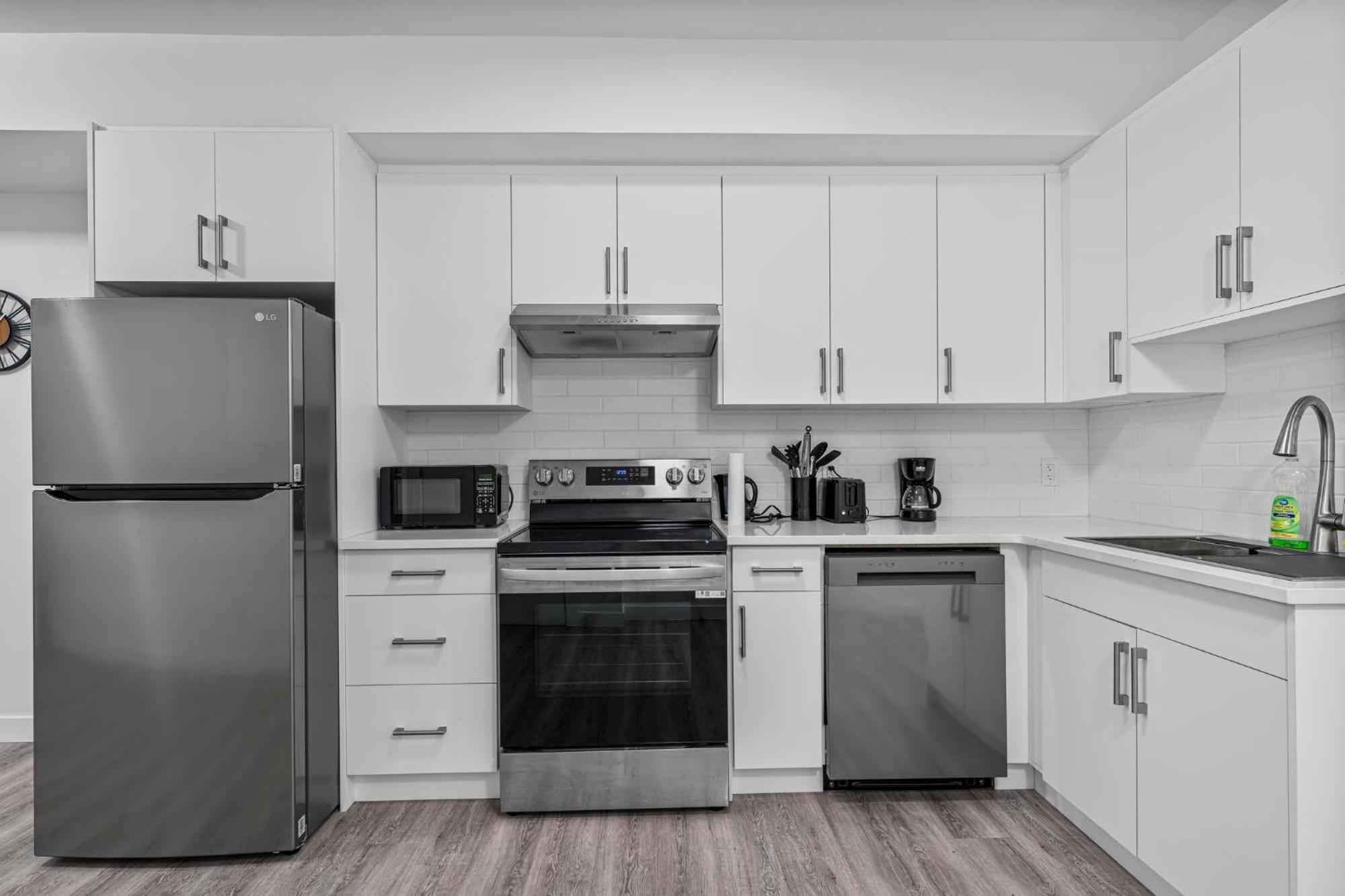 Urban Enclave Apartment *
