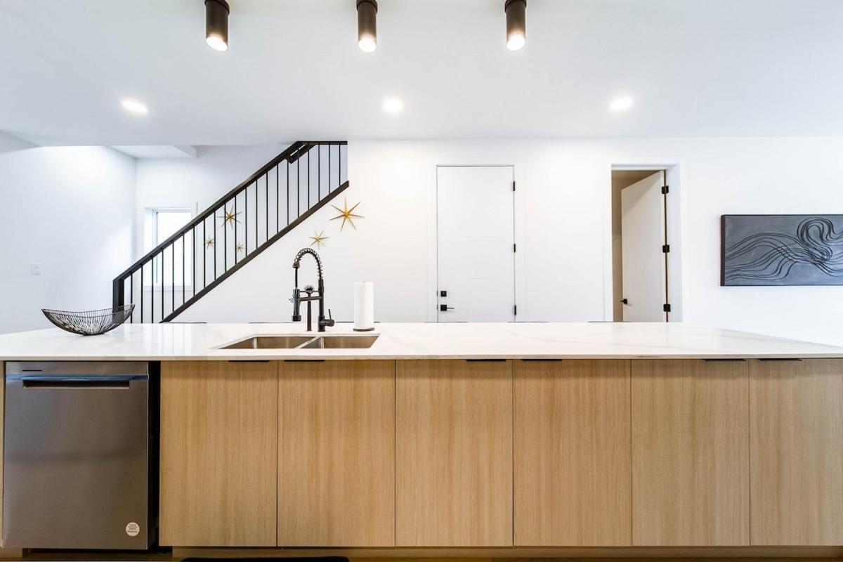 Apartment New-starry Nights Escape-king Bed-kids Secret Rm! Edmonton