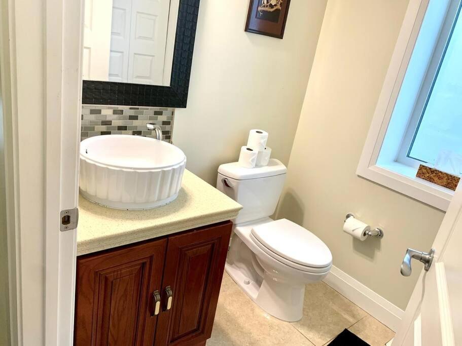 Spacious 6 Beds 3 Baths In Wifi Parking Ac Apartment Edmonton