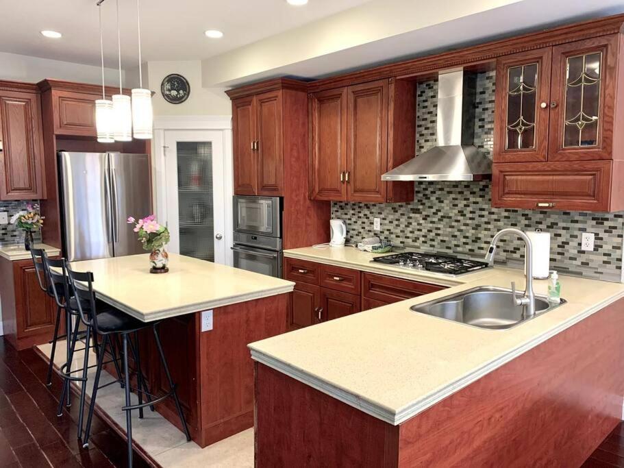 Spacious 6 Beds 3 Baths In Wifi Parking Ac