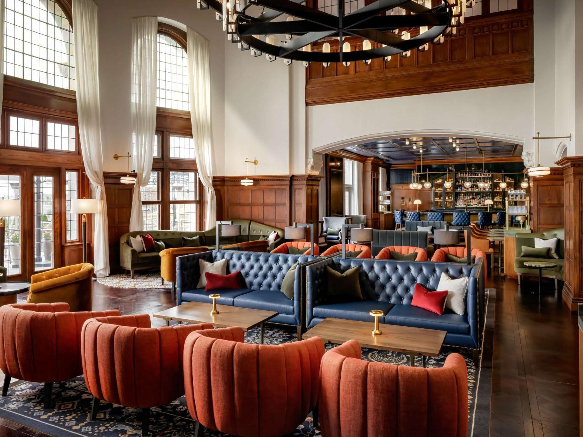 Fairmont Macdonald Hotel 4*