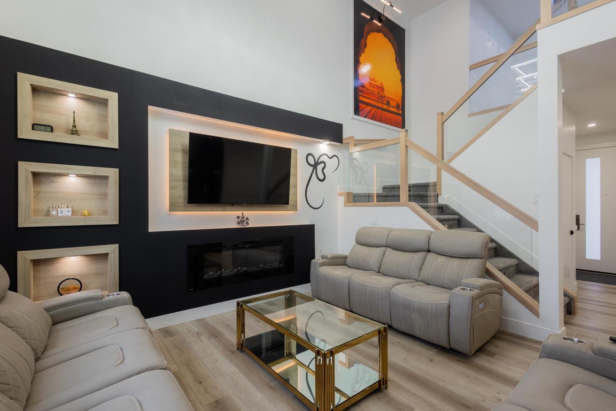 Spacious & Convenient Big House Edmonton