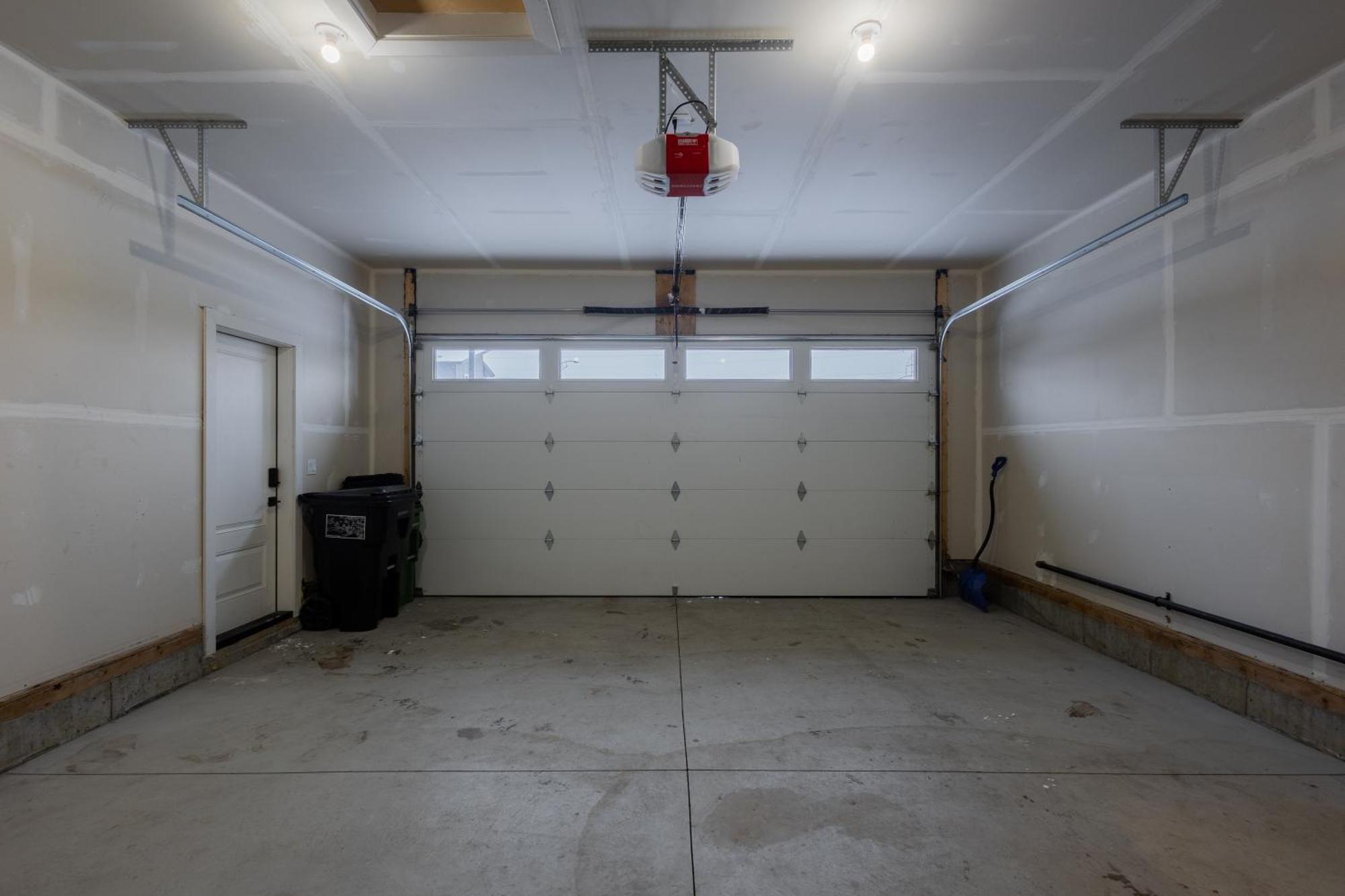 Spacious & Convenient Big House Edmonton