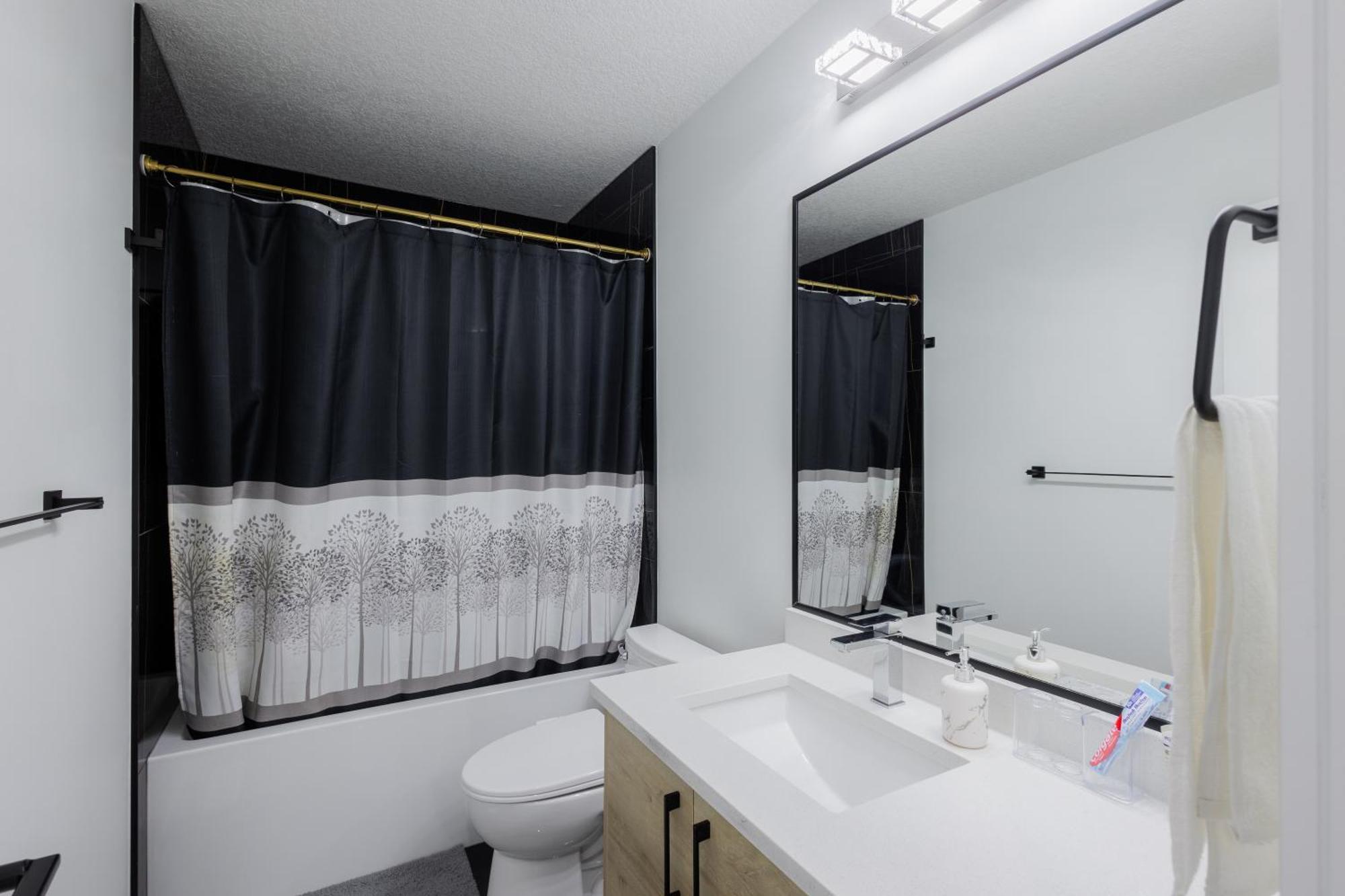 Spacious & Convenient Big House * Edmonton