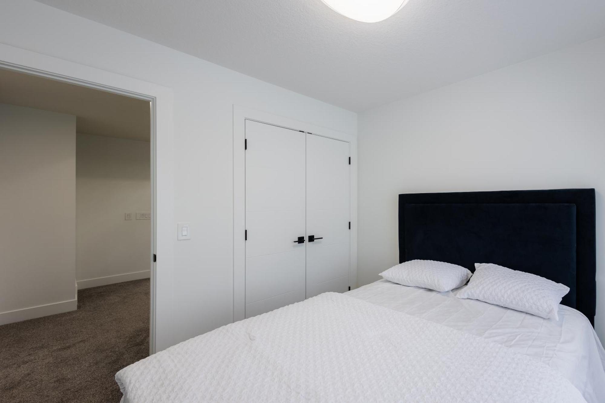 Spacious & Convenient Big House Edmonton
