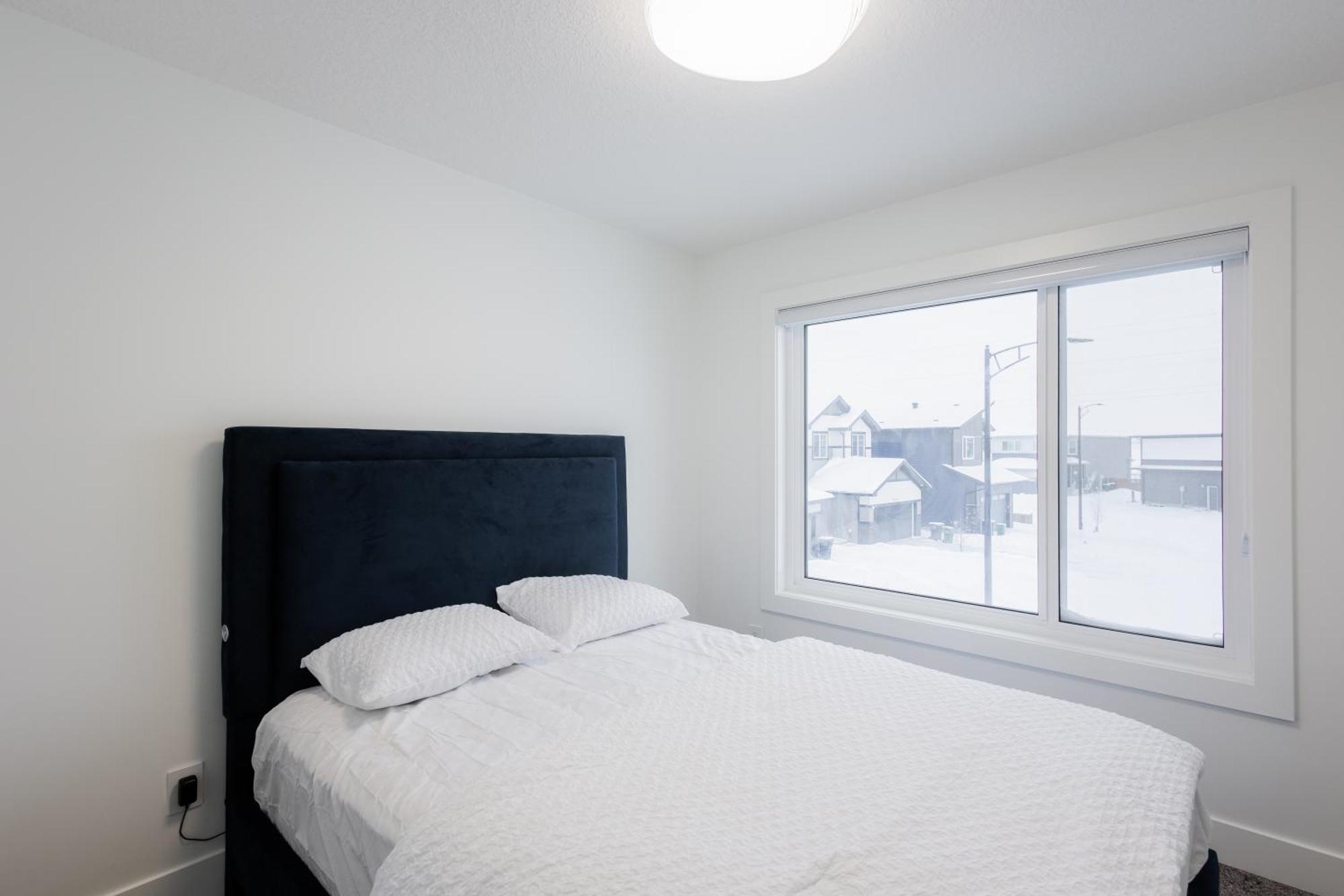 Spacious & Convenient Big House Edmonton