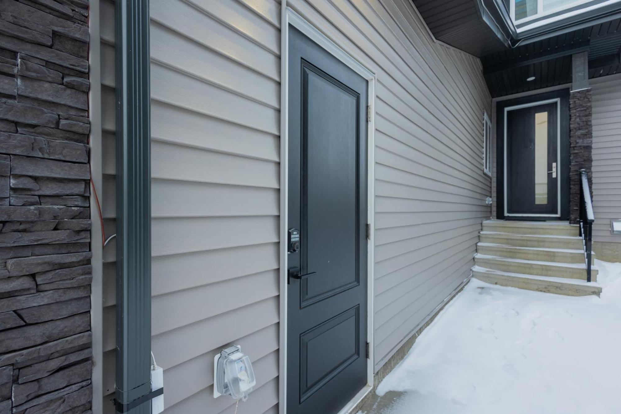 Spacious & Convenient Big House Edmonton