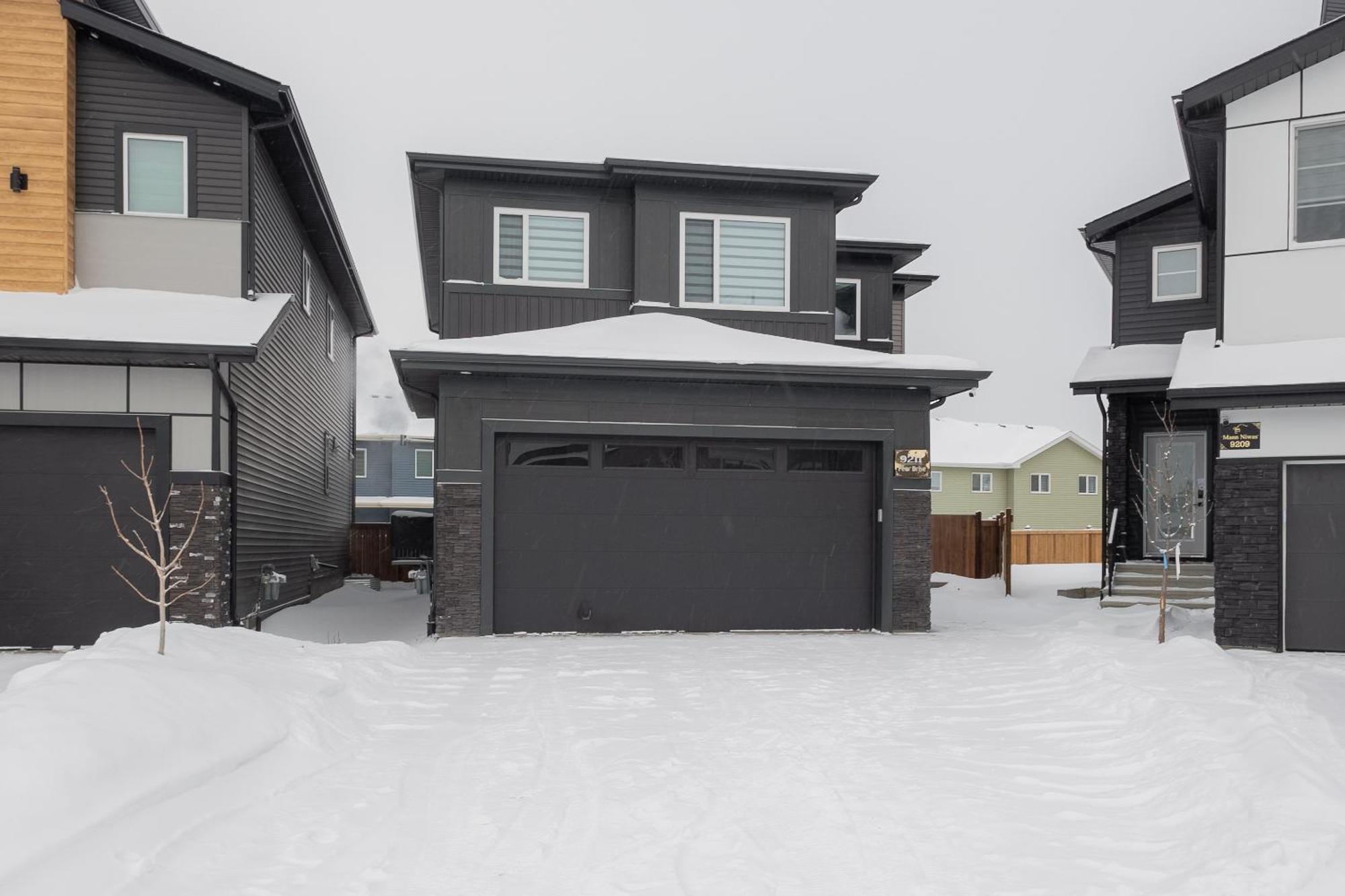 Spacious & Convenient Big House Edmonton