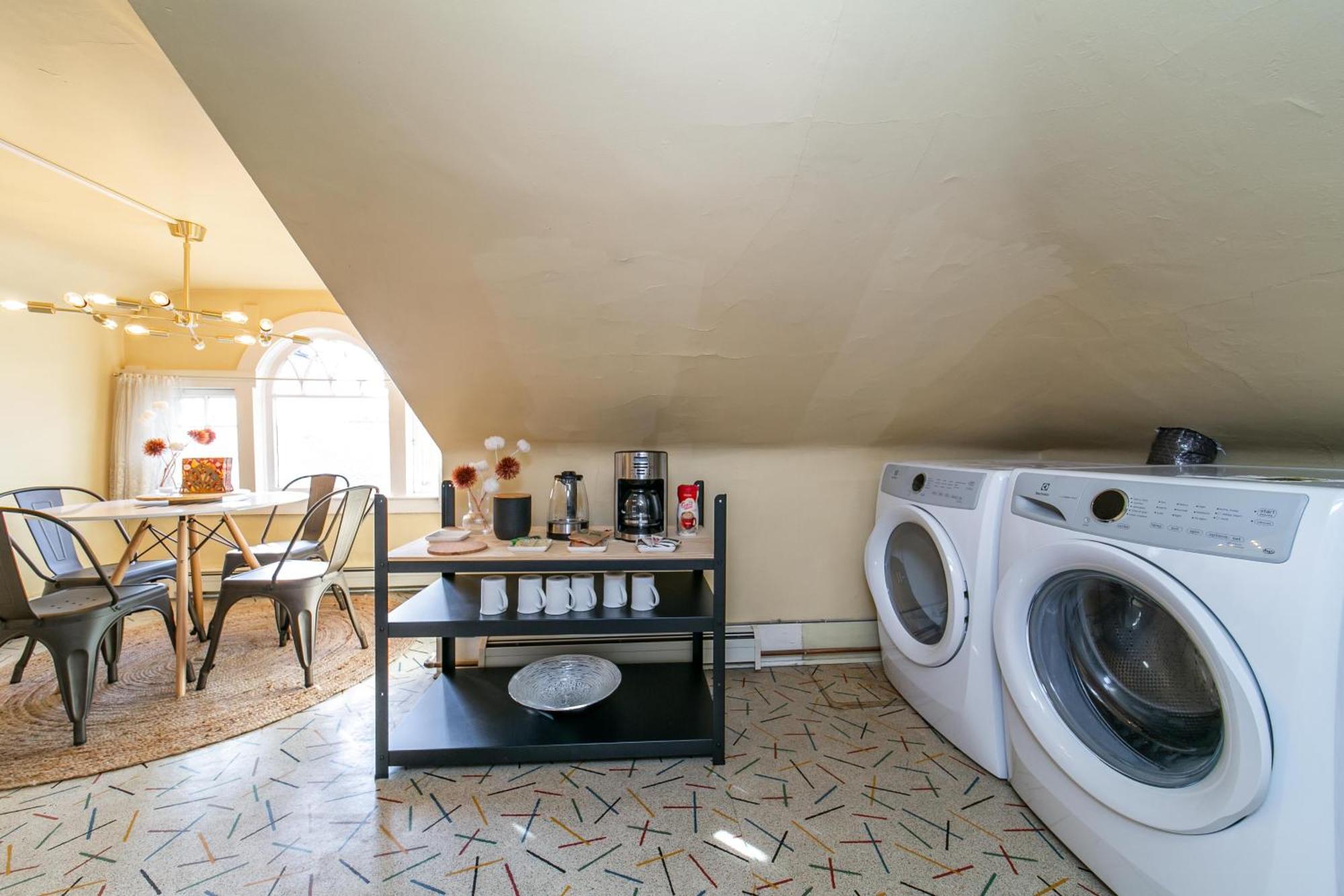 Historic Hideaway 1912 Mansion Loft With Timeless Character *