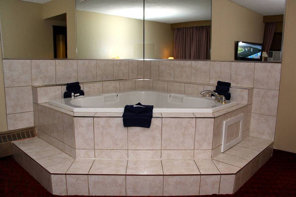 Hotel Argyll Plaza Edmonton