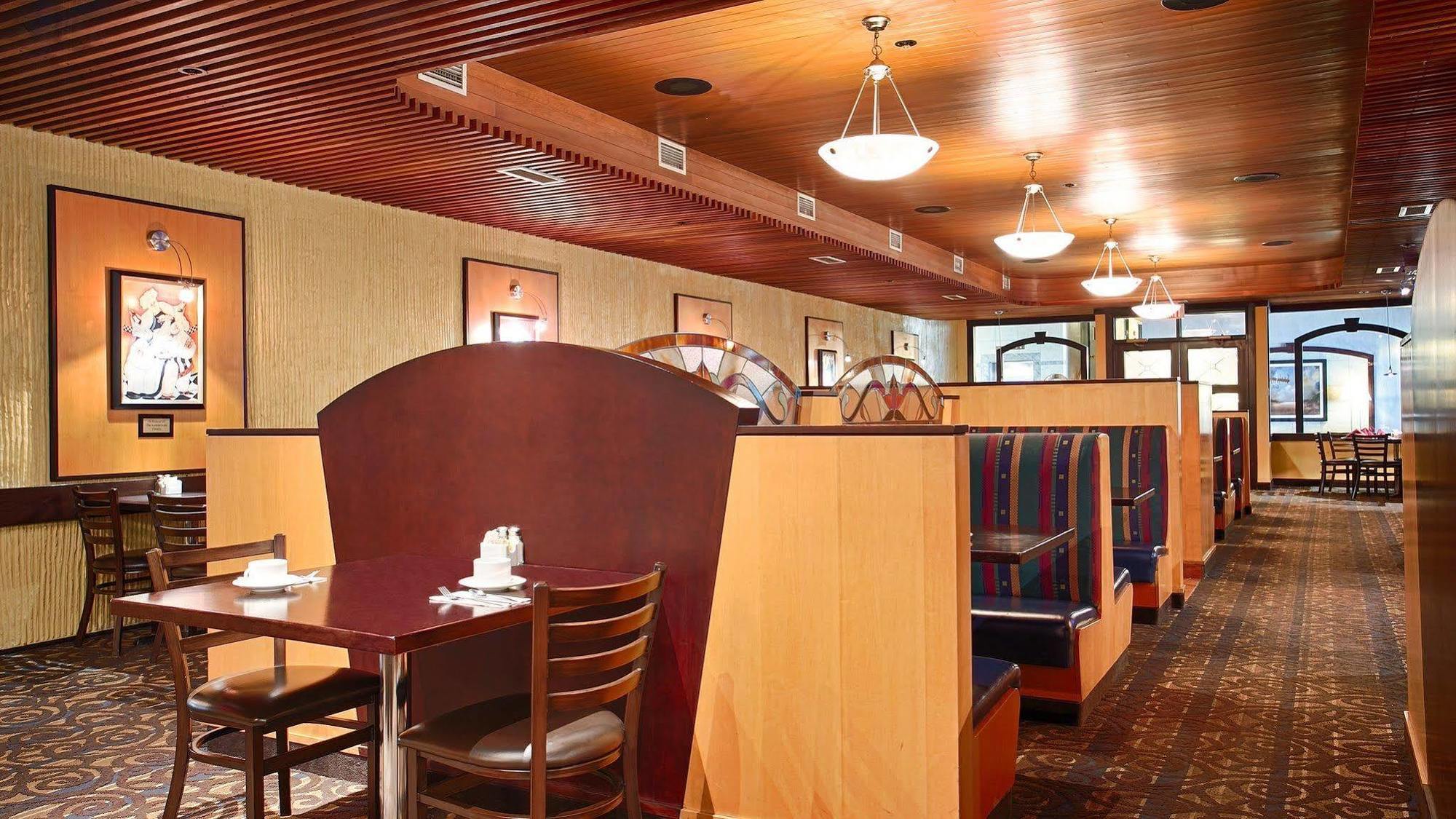 Western Cedar Park Hotel 3*
