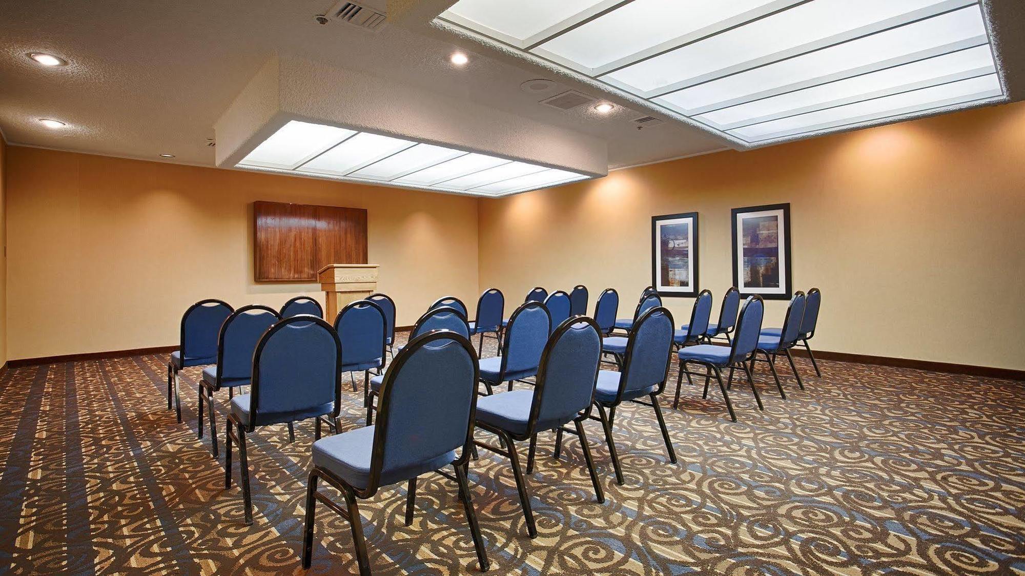 Western Cedar Park Hotel Edmonton