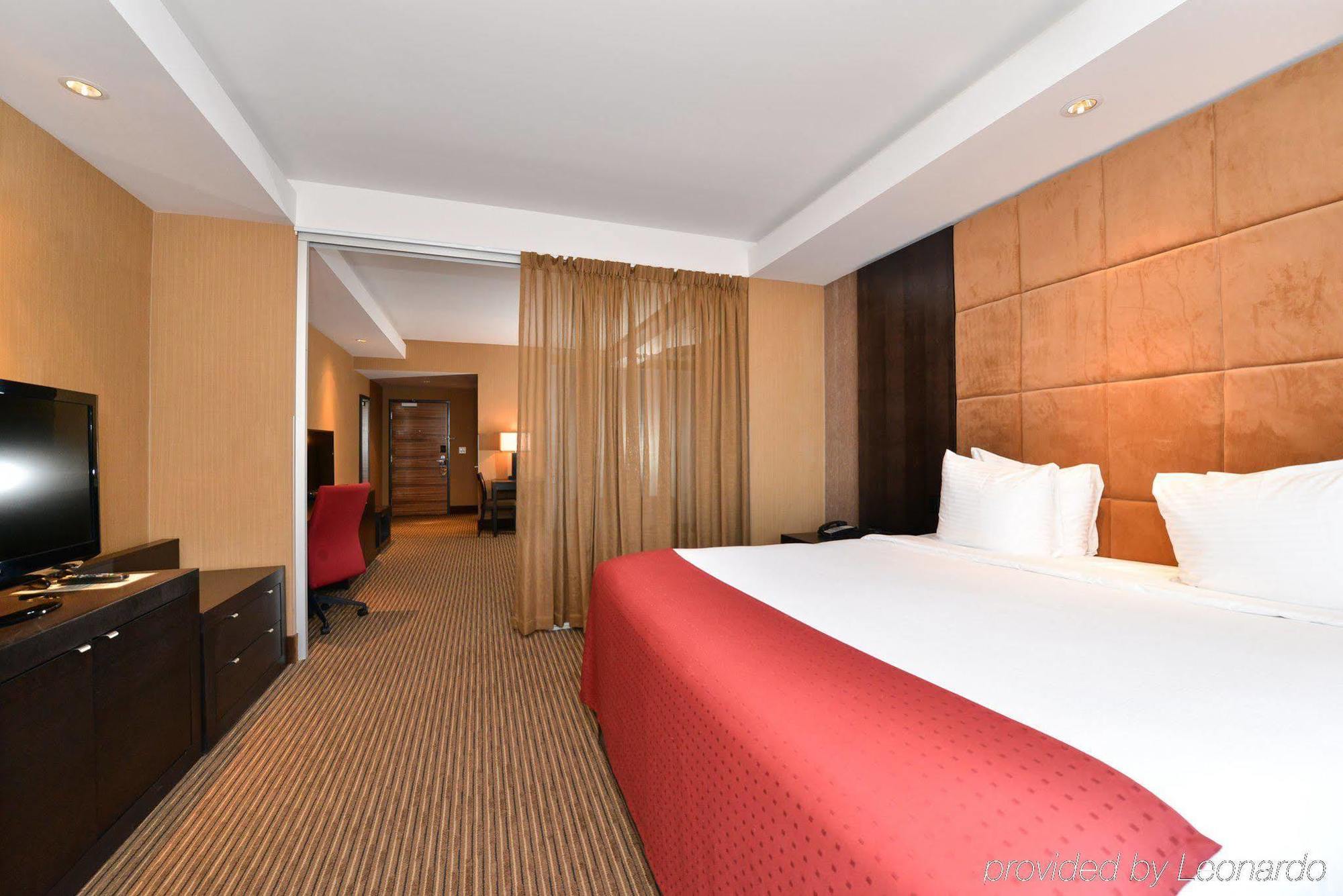 Hotel & Convention Center 3*