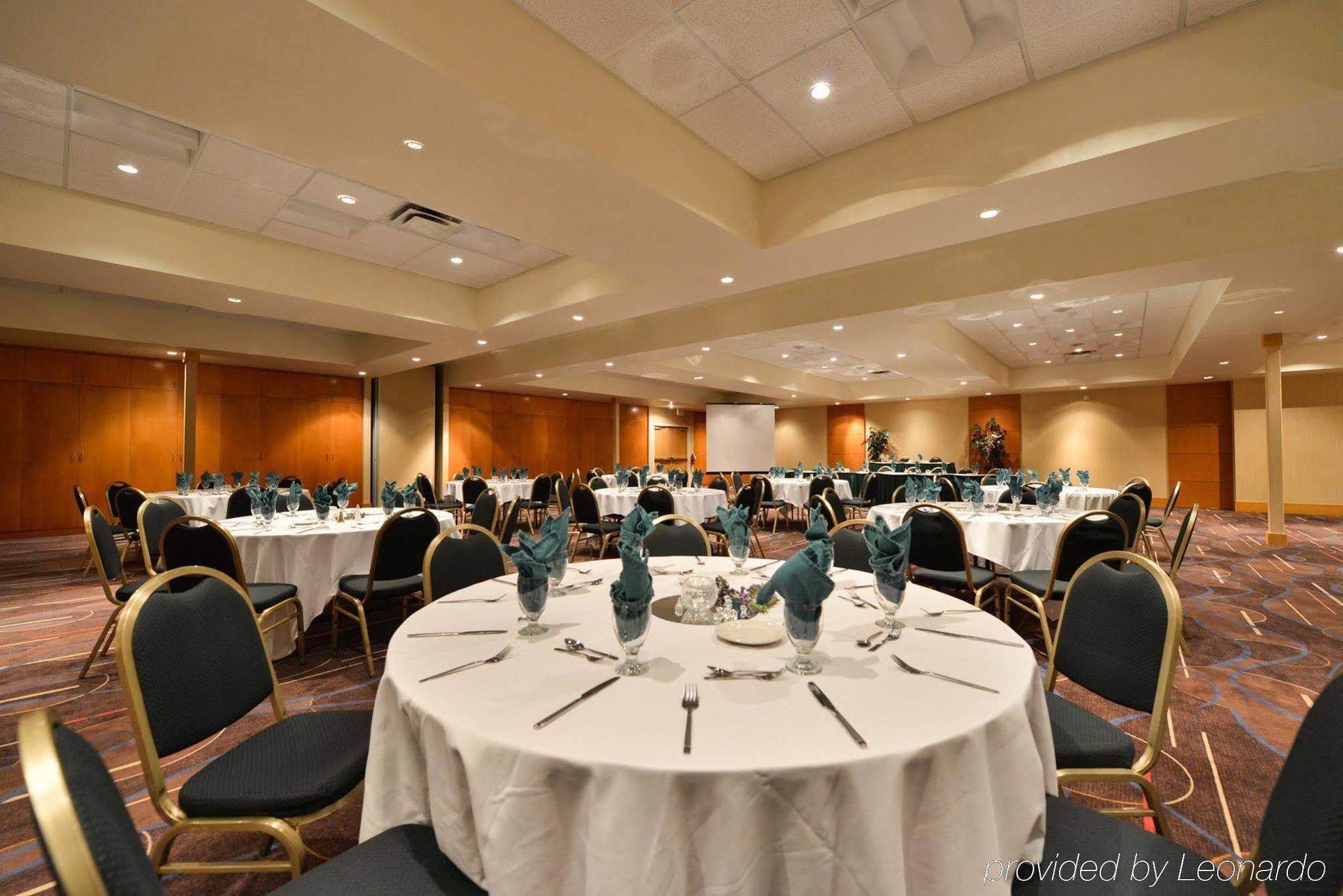 & Convention Center 3* Edmonton