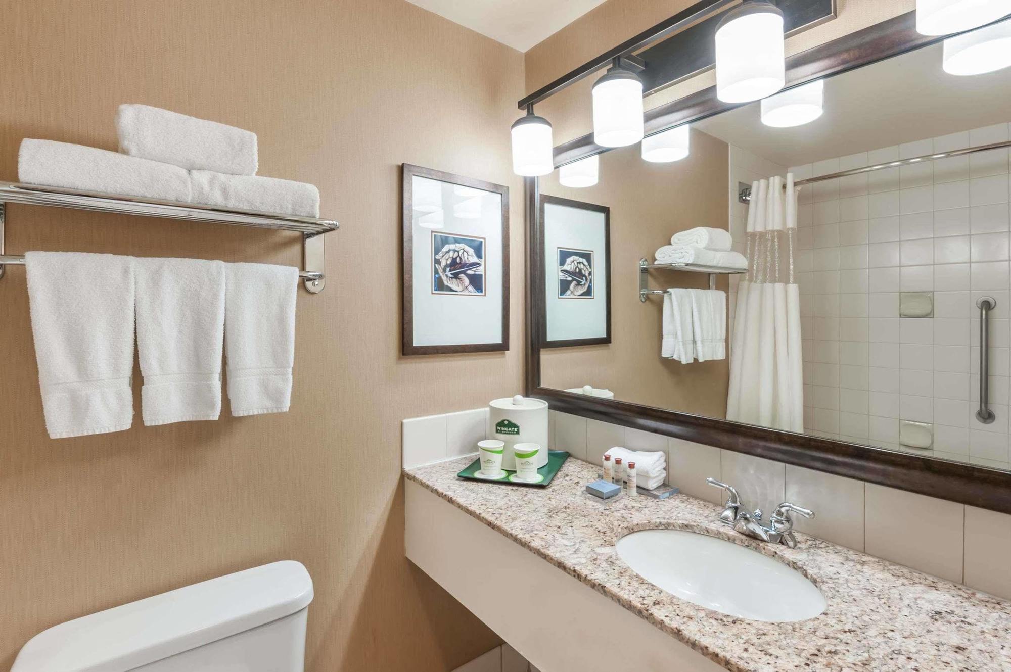 Wingate By Wyndham - West 3*