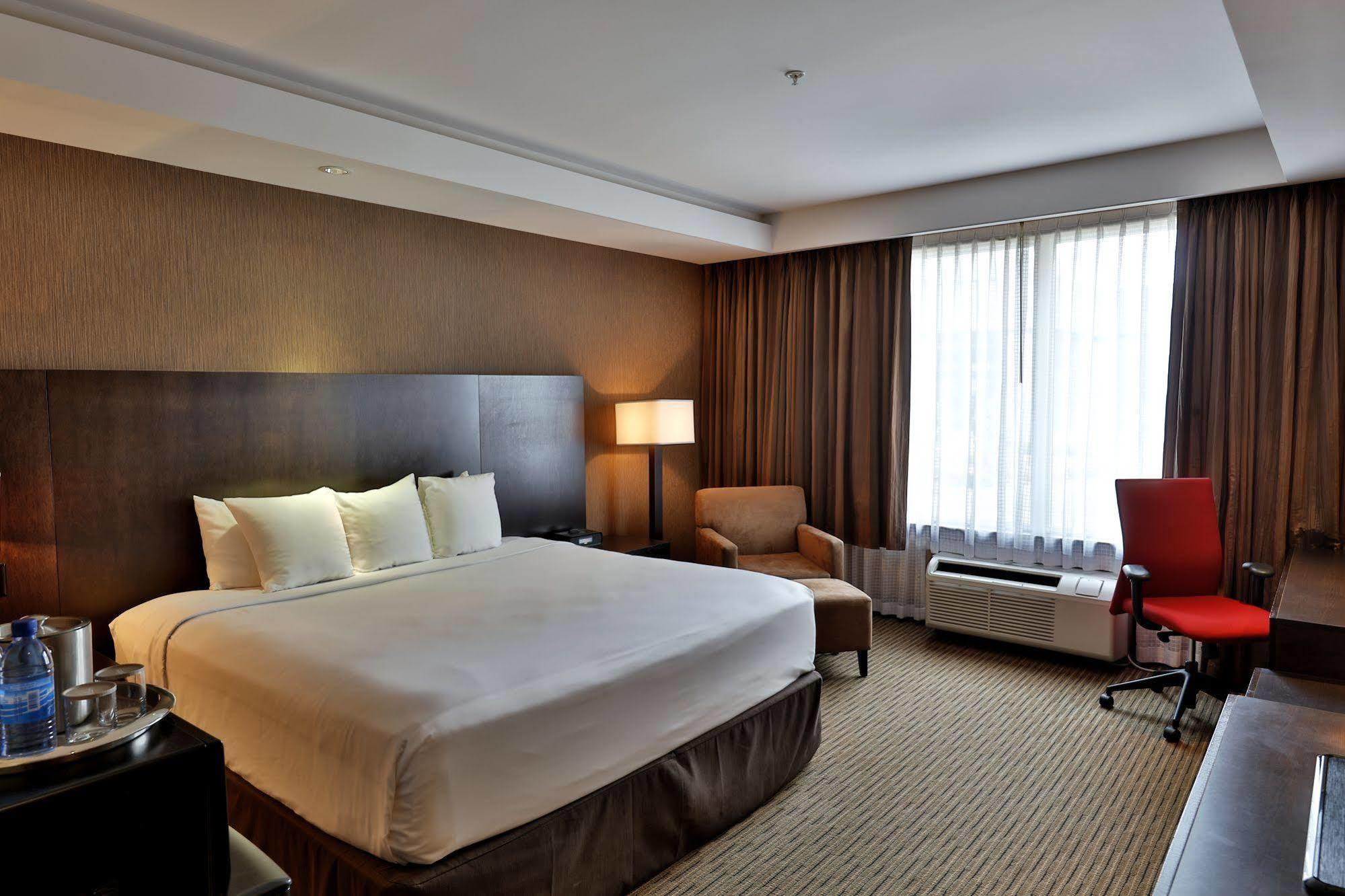 Hotel & Convention Center 3*