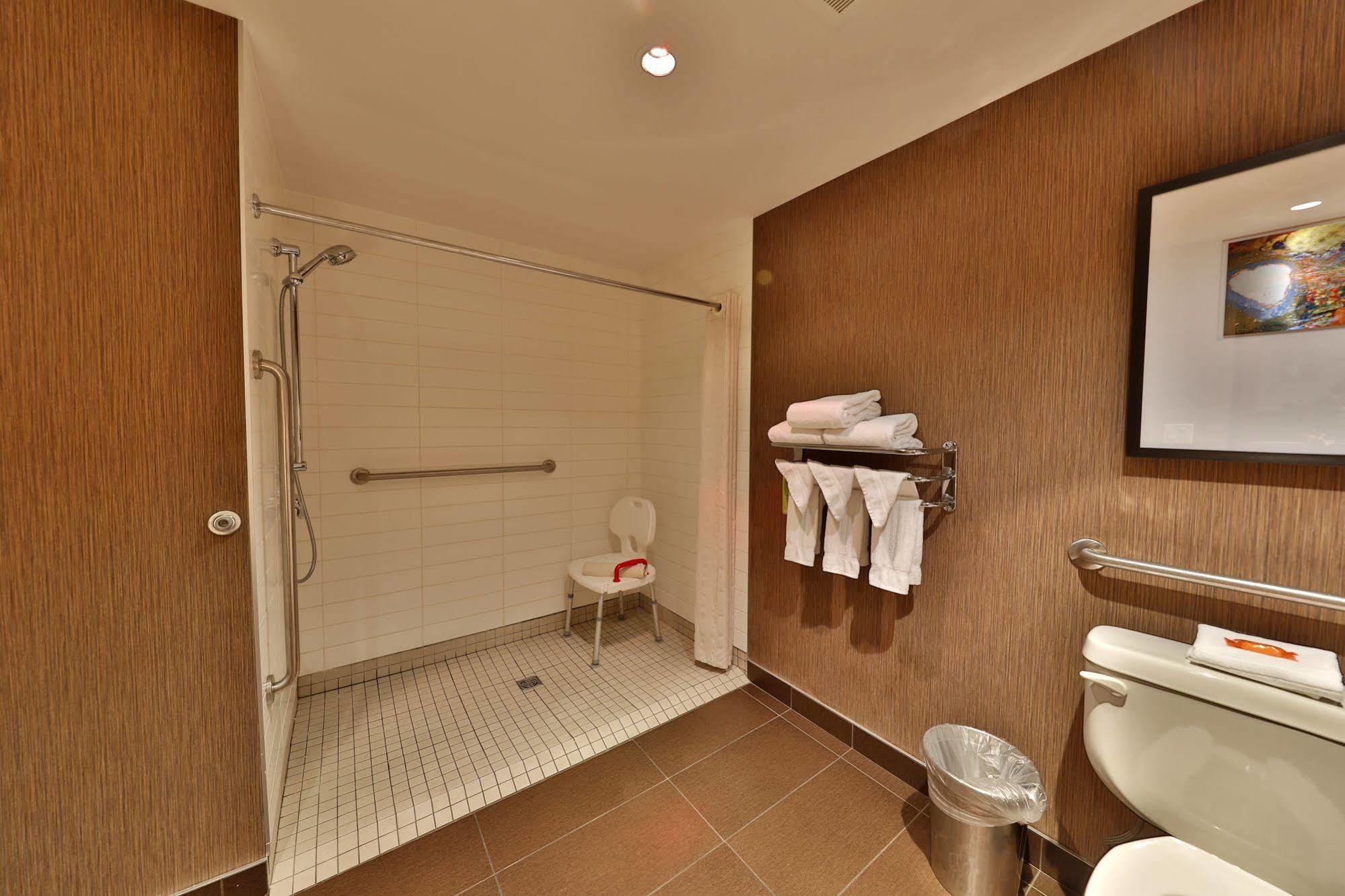 & Convention Center Hotel