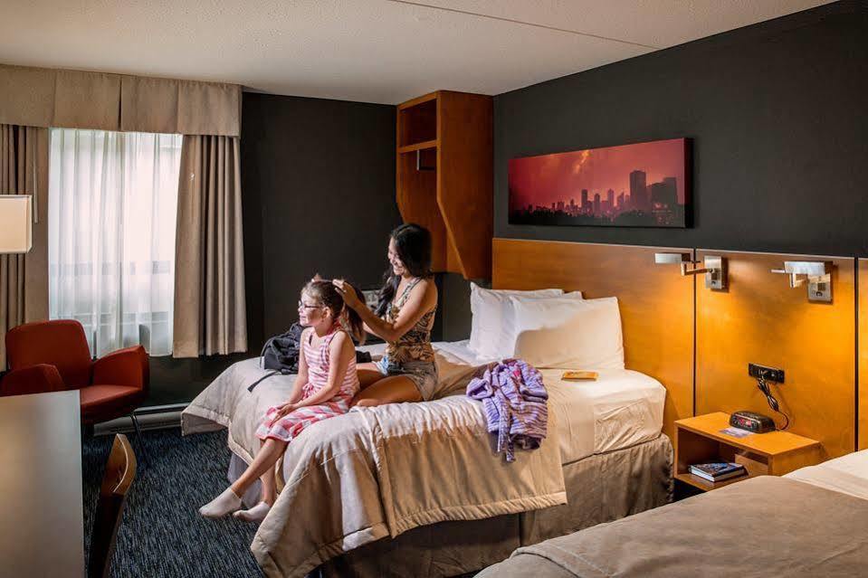 Travelodge By Wyndham West Hotel Edmonton