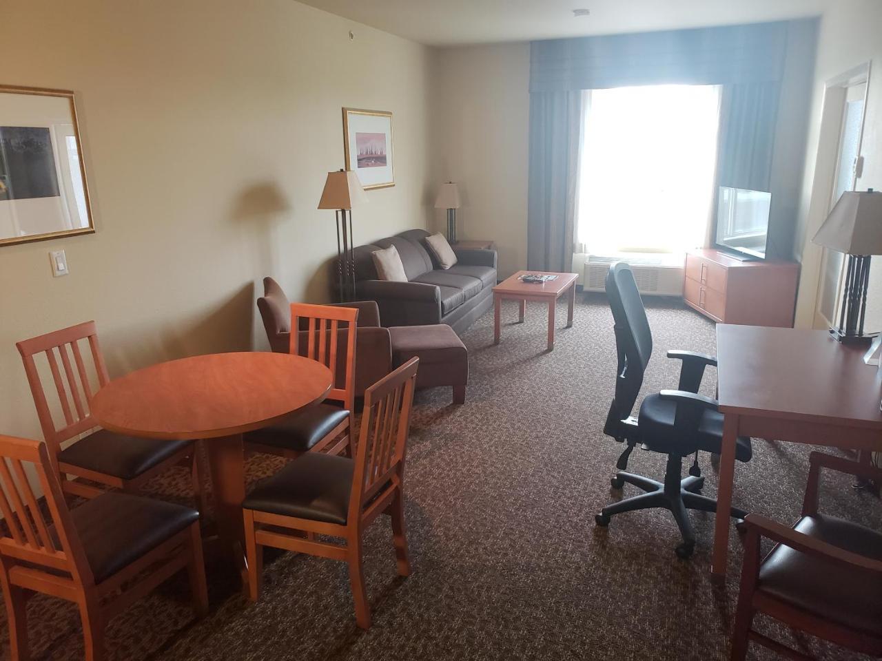 Wingate By Wyndham - West Hotel Edmonton