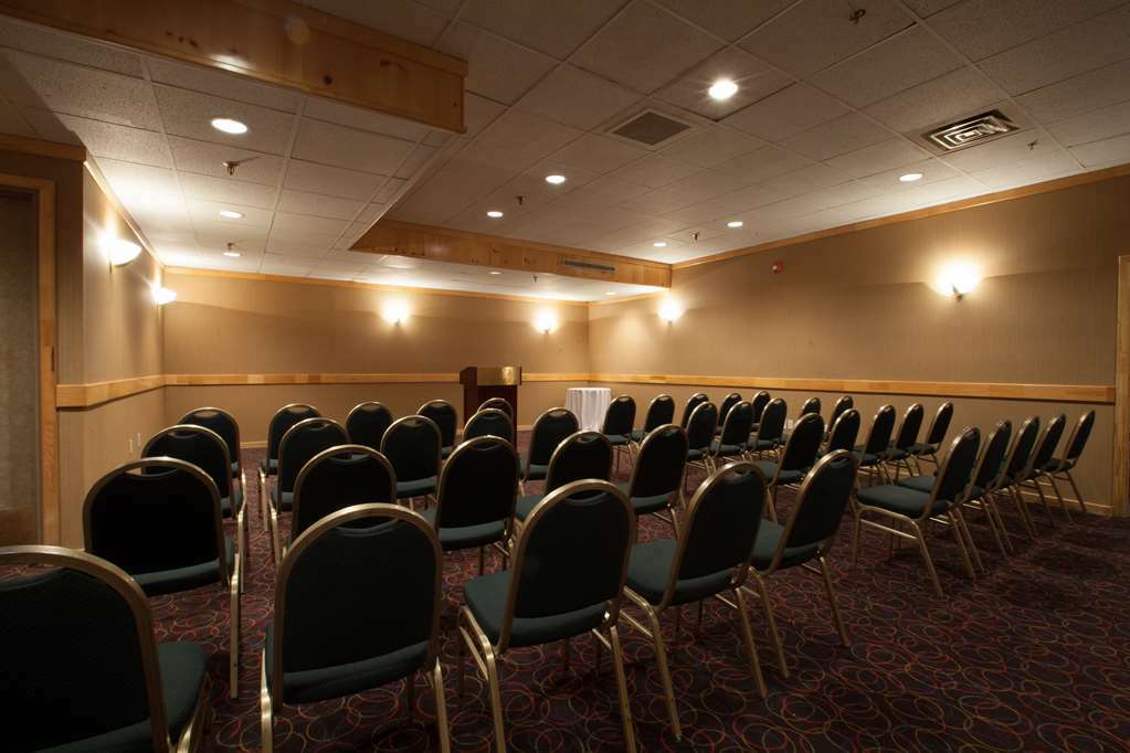 & Convention Center 3*