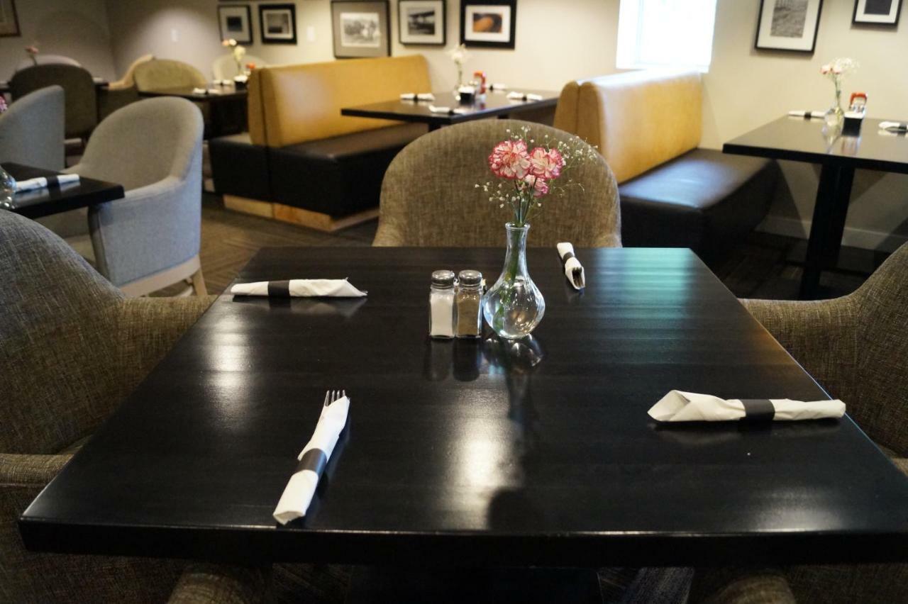 Radisson & Conference Centre Hotel 3*