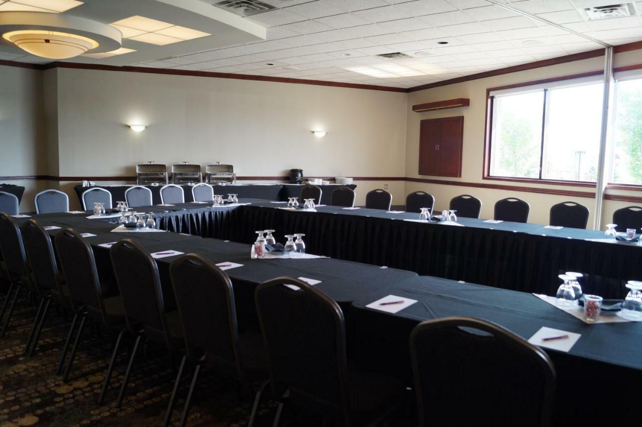 Radisson & Conference Centre 3*