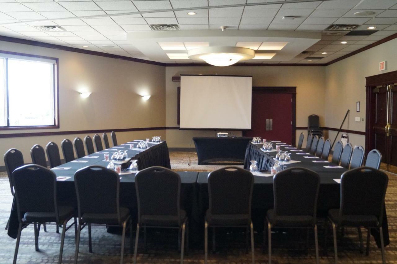 Radisson & Conference Centre 3*