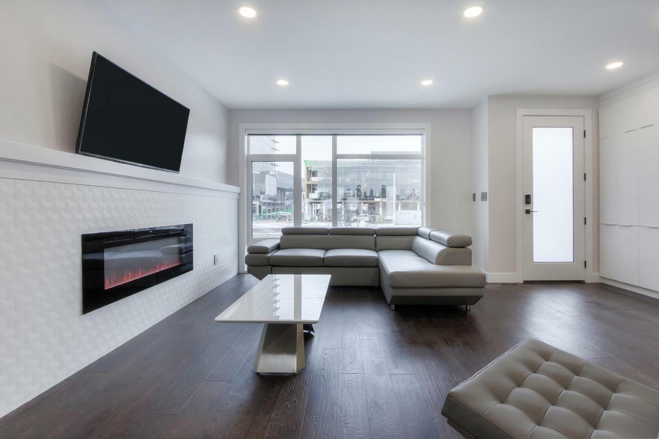 New Luxury Townhome * Edmonton