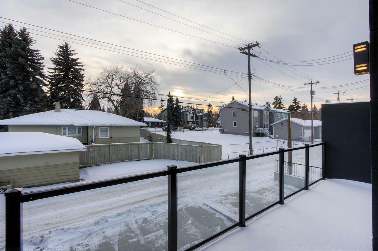New Luxury Townhome Holiday home Edmonton