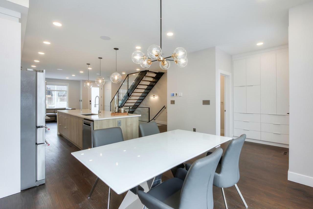 New Luxury Townhome Holiday home Edmonton