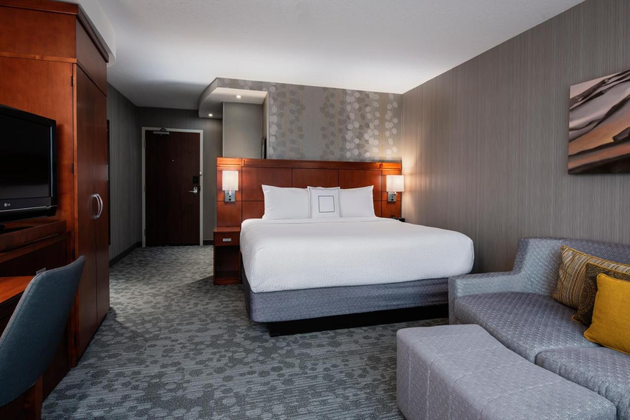 Courtyard By Marriott West Hotel Edmonton