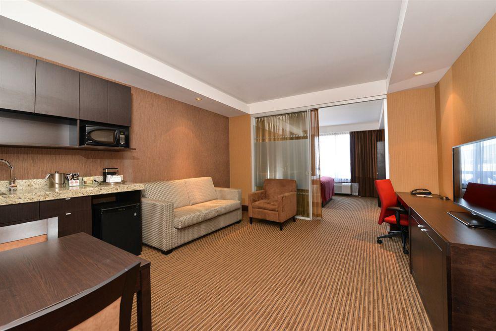 & Convention Center 3*