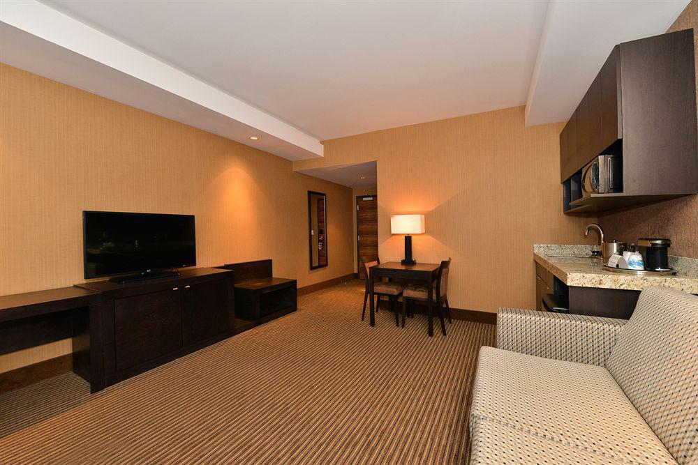 Hotel & Convention Center 3*